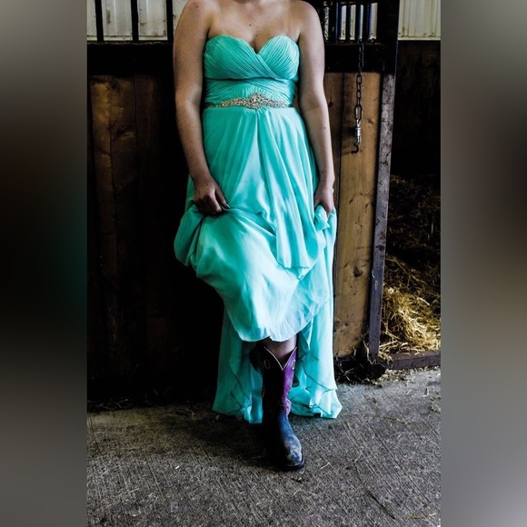 Grad Dress - Picture 2 of 4